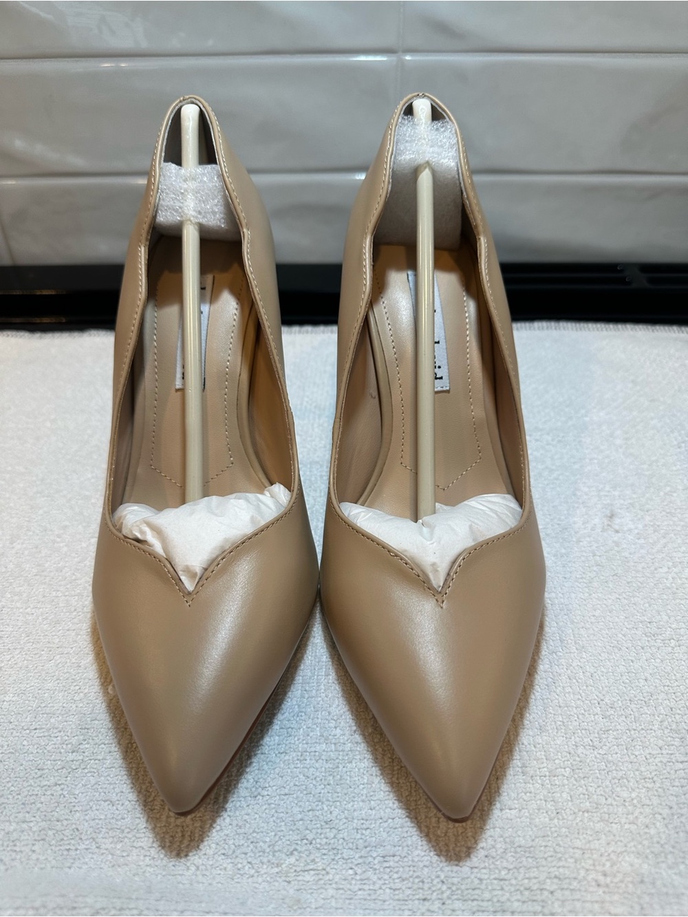 Charles David Innocent Tan Pumps NEW